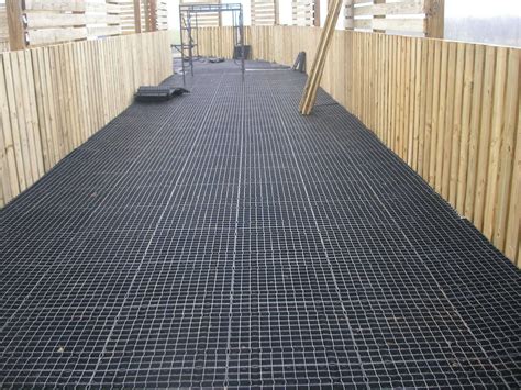 stable grid flooring